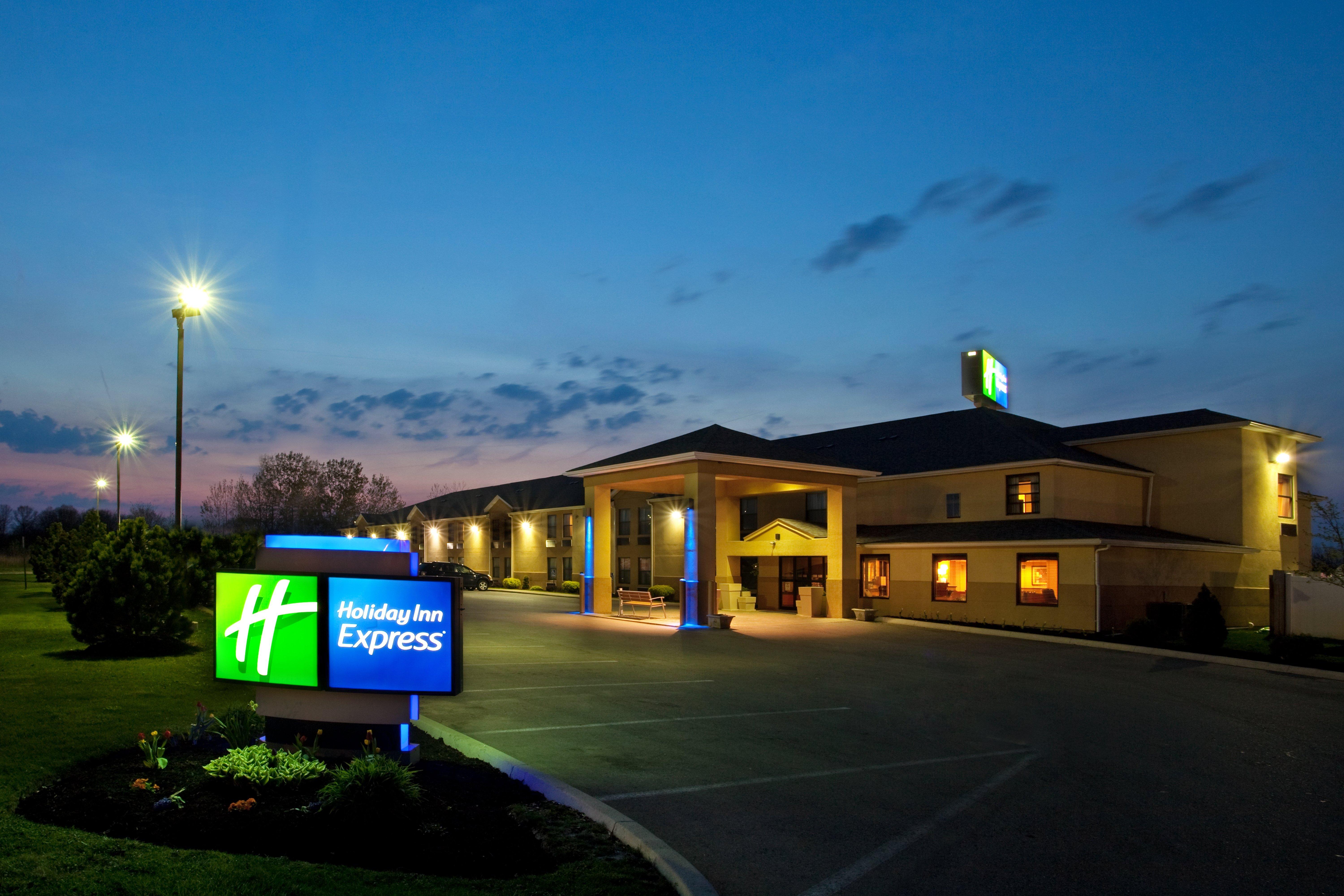 Holiday Inn Express London-I-70 By Ihg Bagian luar foto